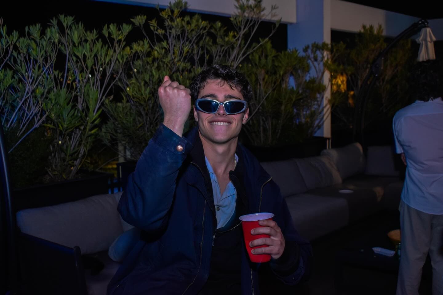 Invitado pasándola bien