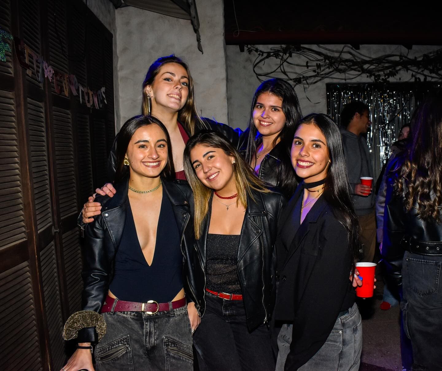 Grupo de amigas en evento